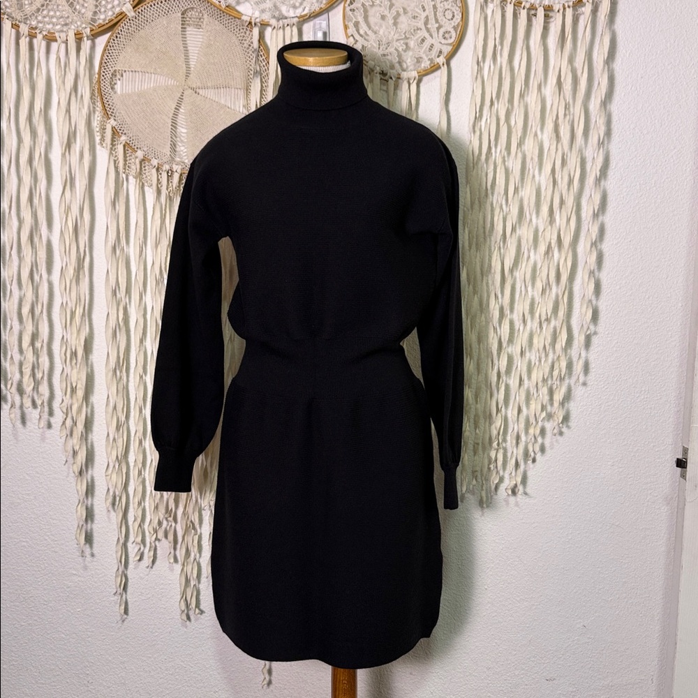 Modern Citizen Elegant Black Long Sleeve Dress